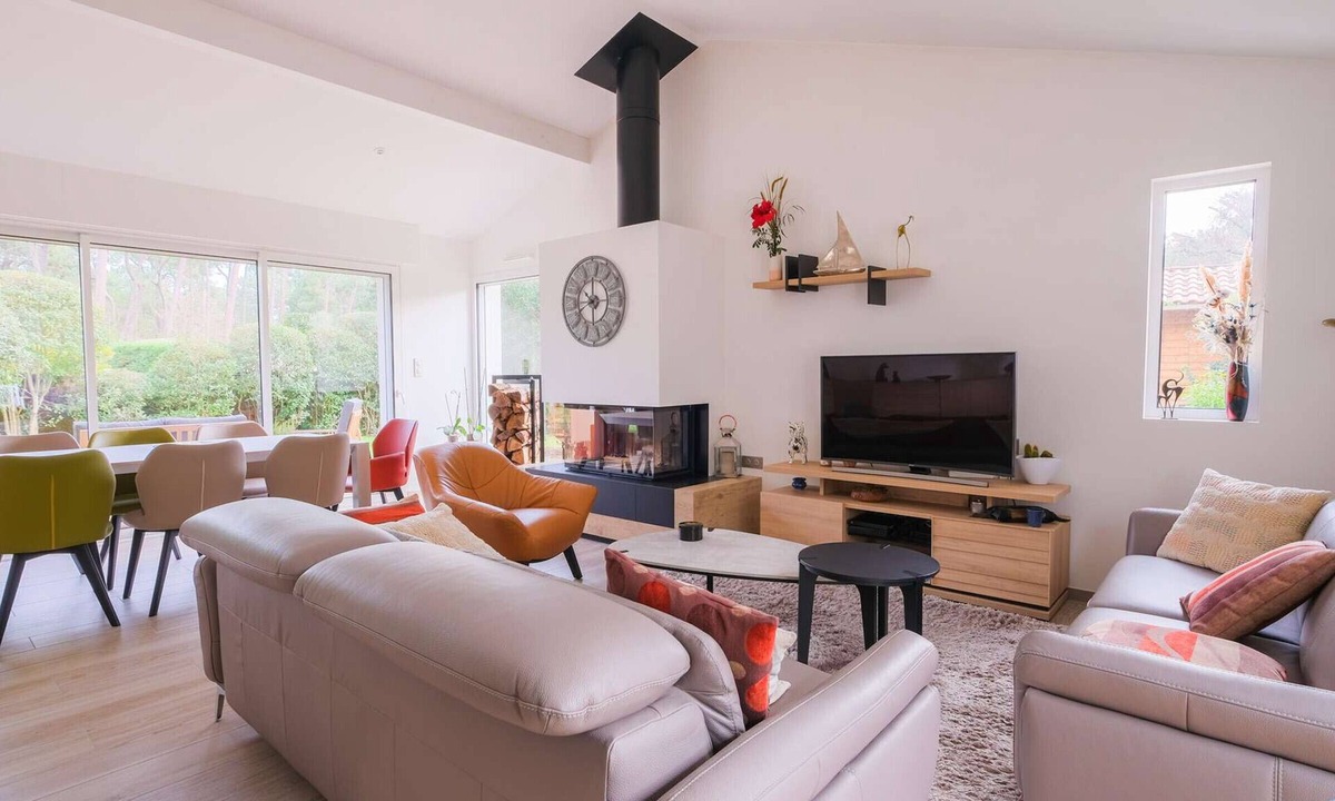 Biscarrosse Plage Villa | Charming Beach House in Biscarrosse, Close to Ocean, 4 Bedrooms, Large Garden, Terrace, Sleeps 8