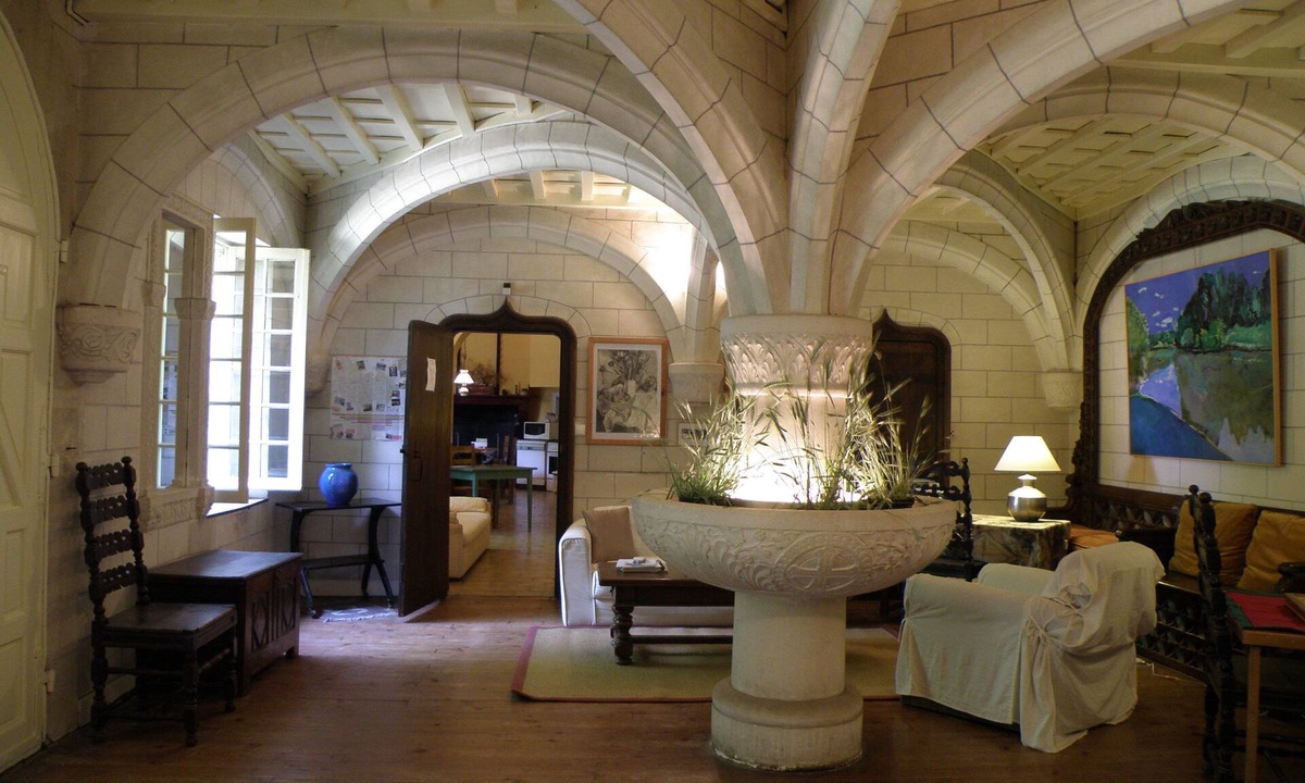 Laurede Apartment | Charming castle for 6–14 people, 40€ per night per person, minimum 6-day stay.