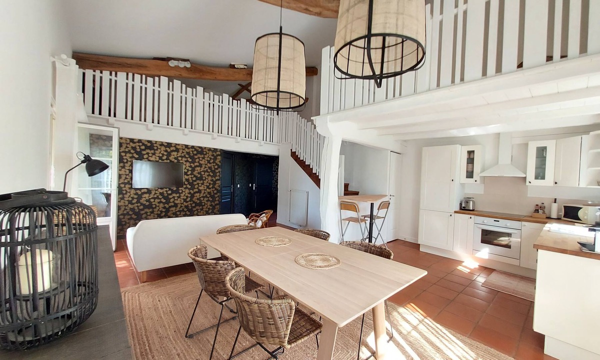 Civrac-de-Blaye Cottage | Charming Cottage for 2–4 Guests, in a Park with Swimming Pool