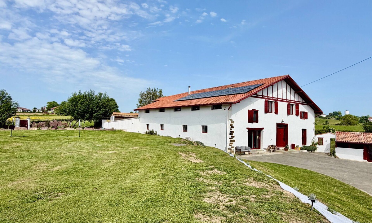 Beguios House | Charming Country Cottage – Vacation Rental for 12 Guests