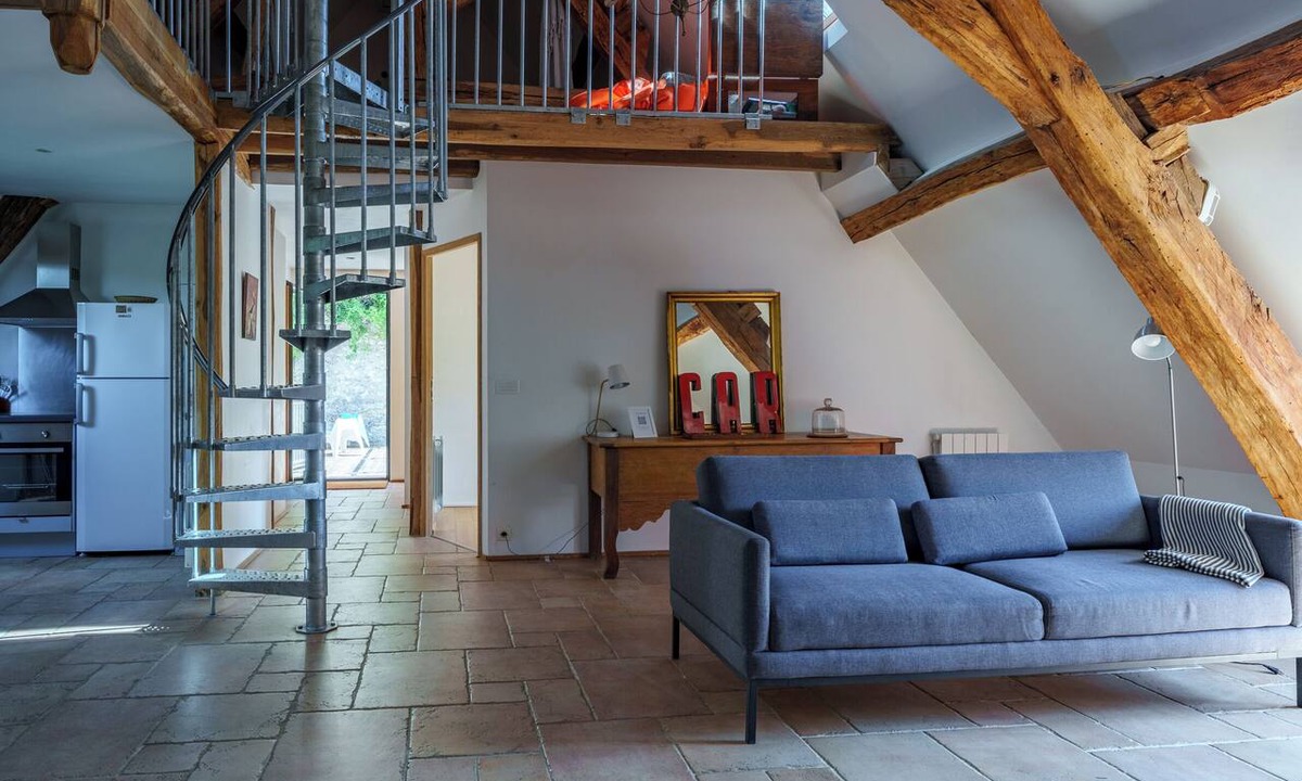 Poce-sur-Cisse Apartment | Charming duplex with a pool near Amboise, sleeps 5 (including 1 baby)