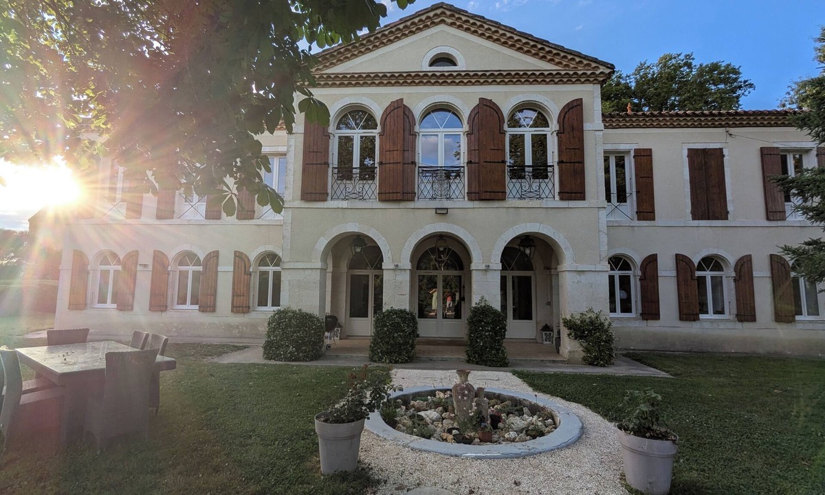 Castera-Verduzan House | Charming estate with swimming pool - Group gîte for 15 people.