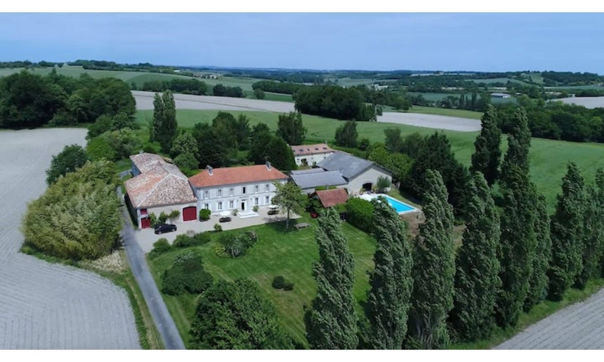 Chillac House | Charming estate for groups and events.
