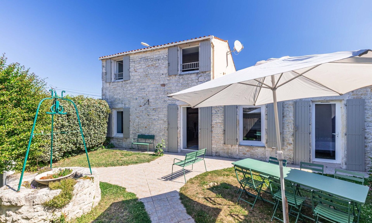 Saint-Pierre-d'Oleron House | Charming Oléron Holiday Home Near Beach with Terrace, Private Garden & Wi-Fi