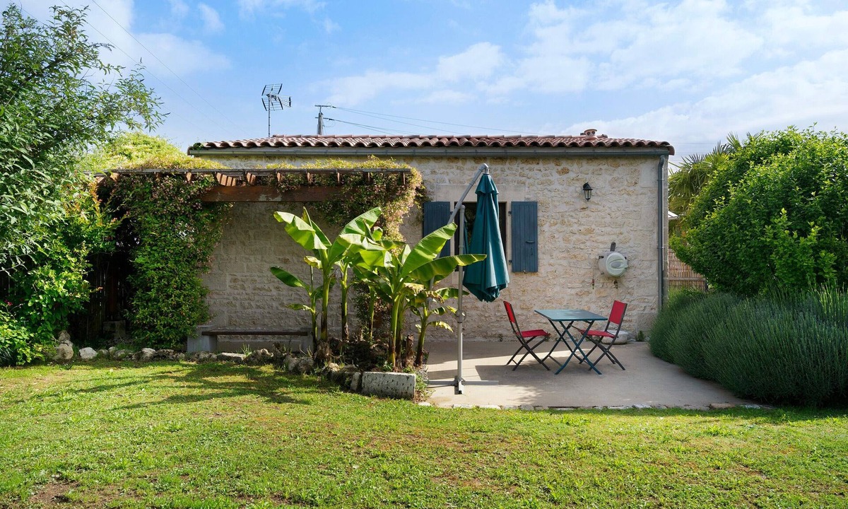 Sainte Gemme House | Charming Gîte in Charente-Maritime, Near Beaches and Historic Sites