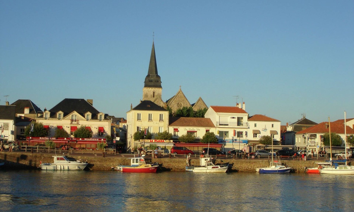 L'Aiguillon-sur-Vie House | Charming holiday home located at golf course
