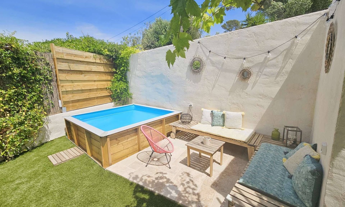 Saint-Mandrier-sur-Mer House | Charming house, 150 m from the sea, swimming pool, air conditioning, Wi-Fi