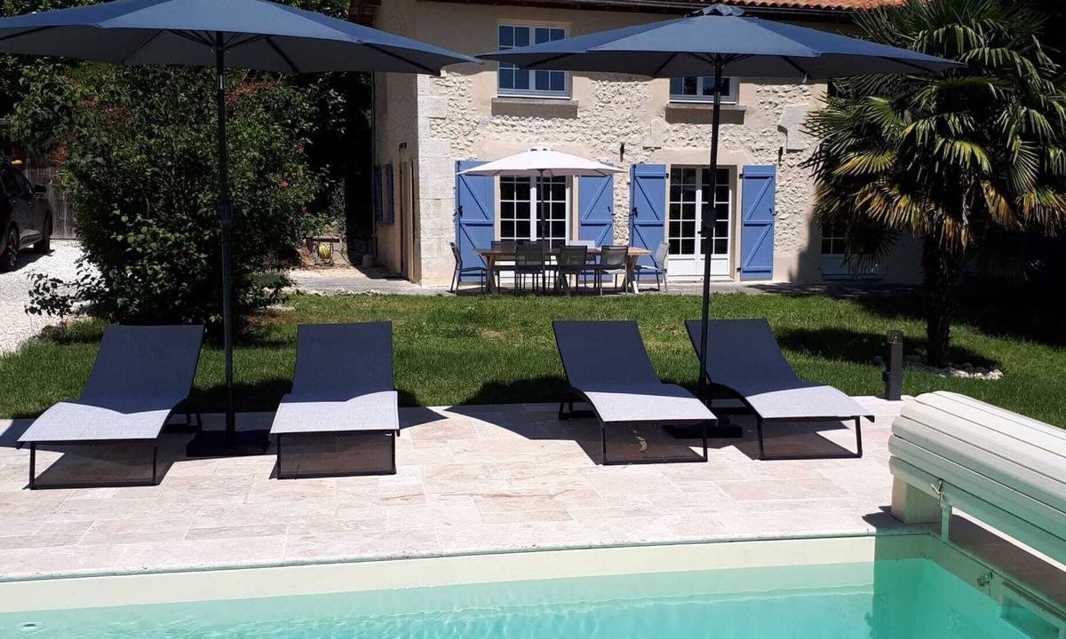 Palluaud House | Charming holiday house with stunning view and heated swimming pool.