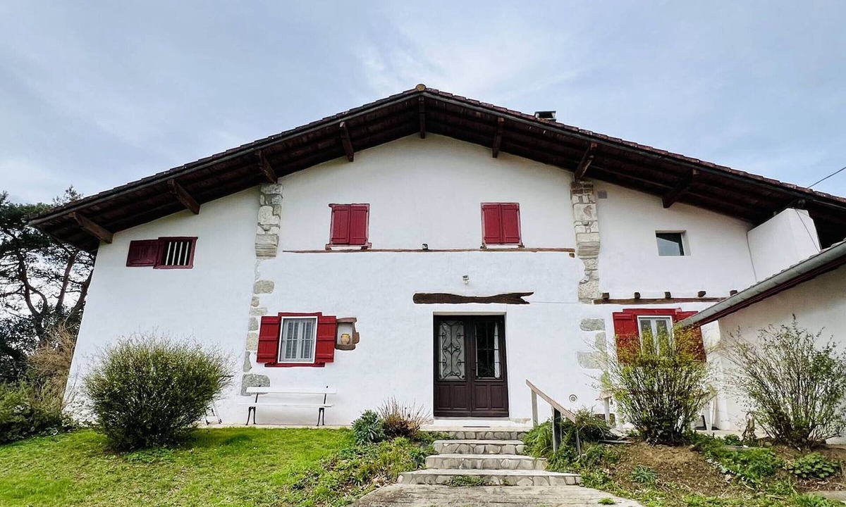 Louhossoa House | Charming house in Louhossoa, 6 guests - Garden & fireplace