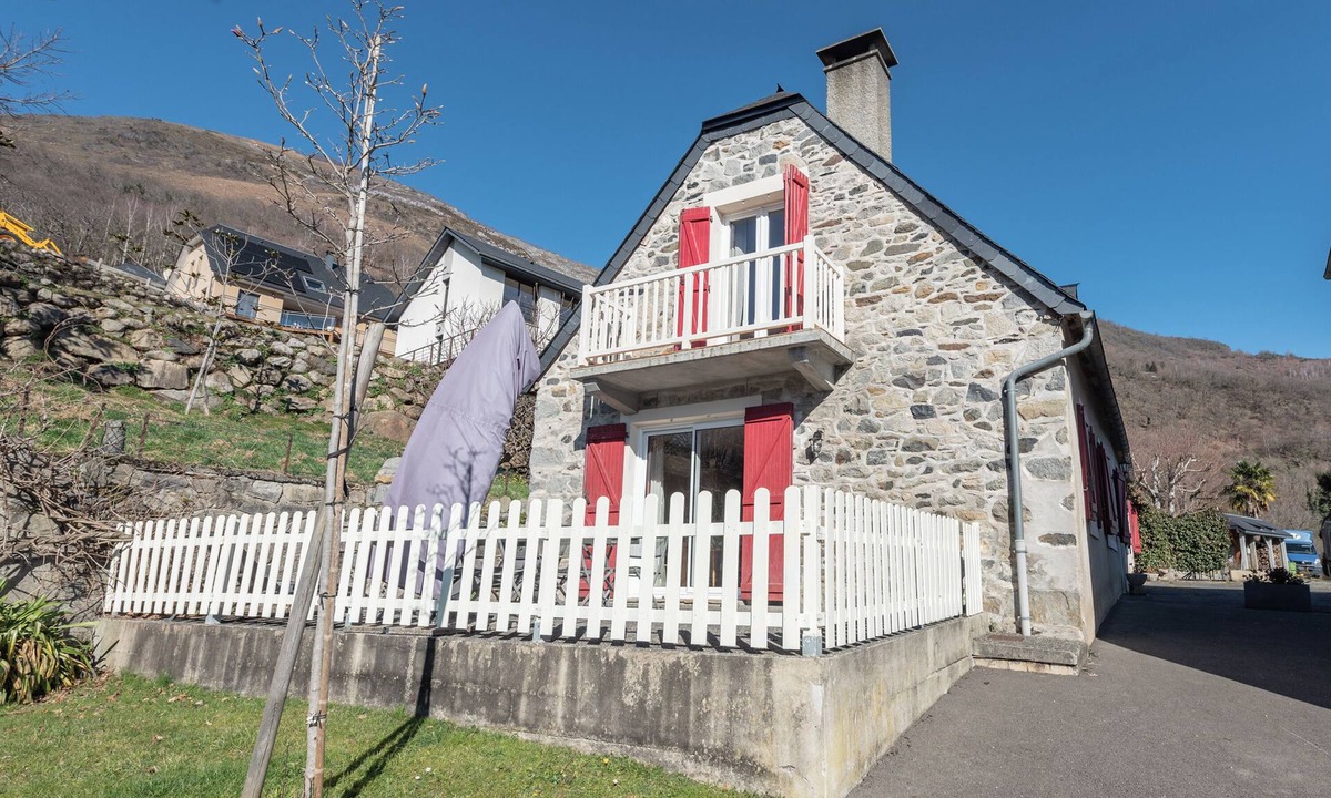 Ouzous House | Charming Mountain Retreat – Renovated Shepherd’s House, Hiking & Ski Nearby