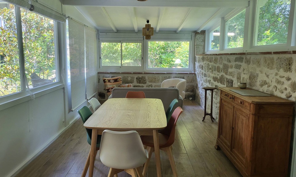 Madaillan House | Charming stone house with swimming pool. Pets welcome!