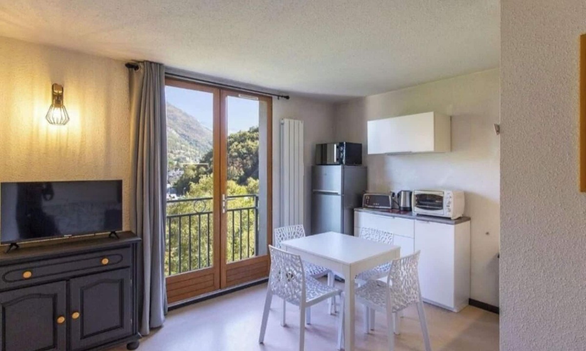 Luz-Saint-Sauveur Apartment | Charming T2 cabin on the Ardiden road, close to the spa.