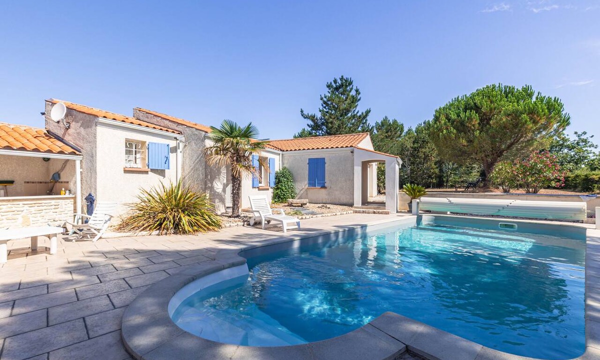 Le Chateau-d'Oleron House | Charming Villa “Maison Piscine et Nature” with Private Pool, Terraces, and Garden