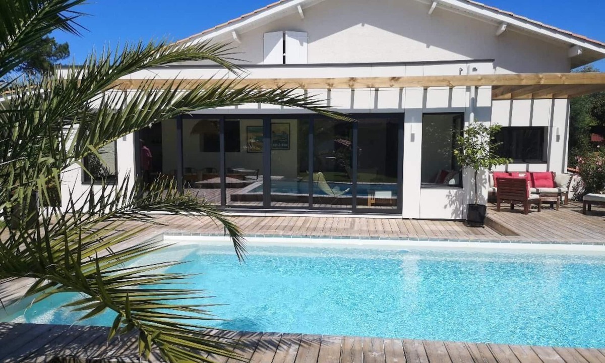 La Teste-de-Buch Villa | Charming villa, quiet, 4 bedrooms, heated pool, near beach.