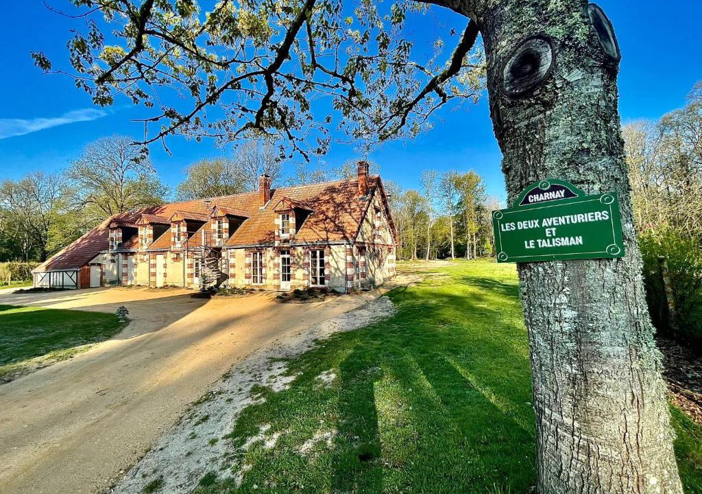 Vierzon Apartment | Charnay Sologne - Calme Charme Clim et Confort Piscine à 5 mn du péage Vierzon centre A71 à la campagne - stationnement privé