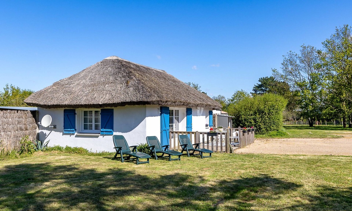Le Fenouiller Cottage | Château Trompette Cottage with Private Terrace, Garden, Air Conditioning and Wi-Fi