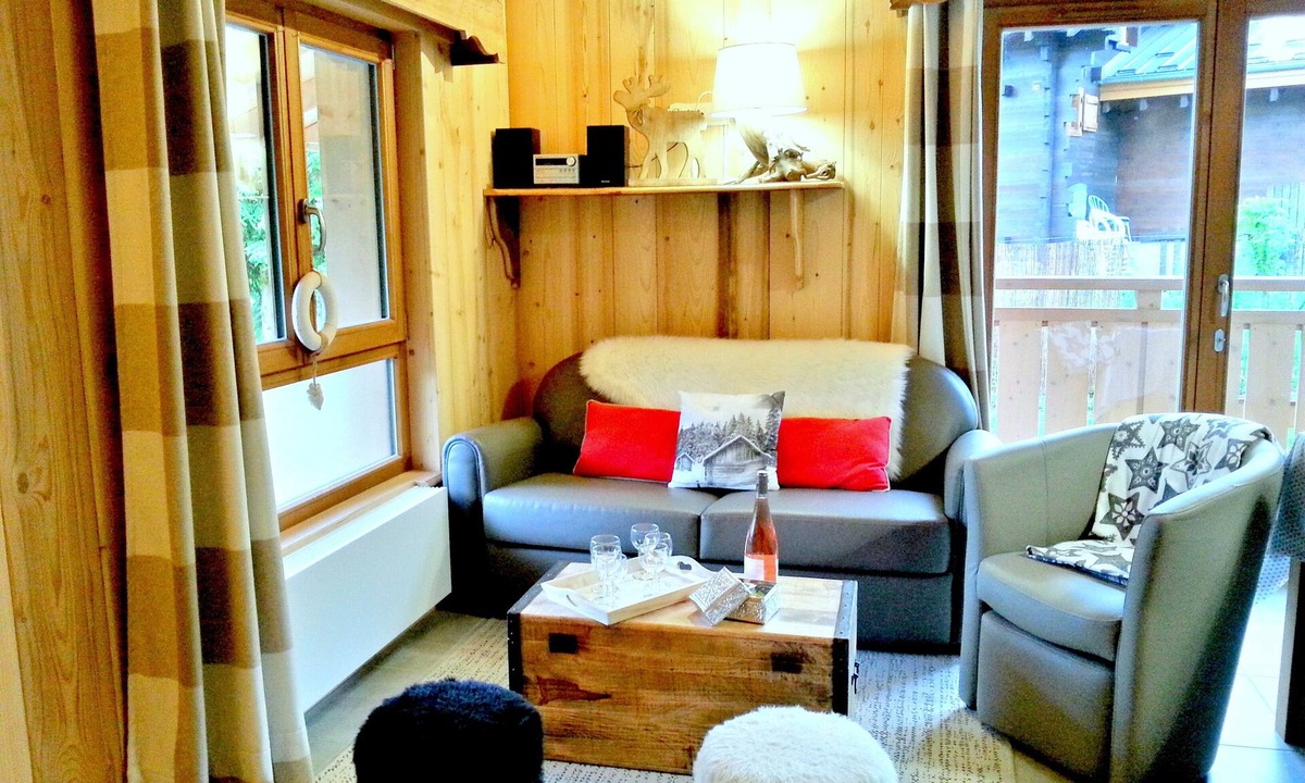 Les Bossons Ski Chalet | Clos des Songes, comfortable half chalet facing the Mont Blanc range