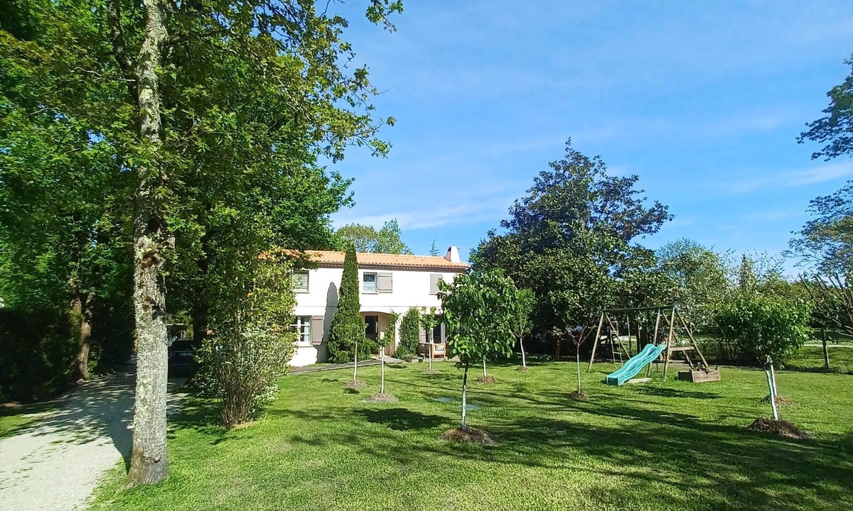 Blanquefort Villa | Comfortable Family Home With Heated Pool at the Gates of Bordeaux