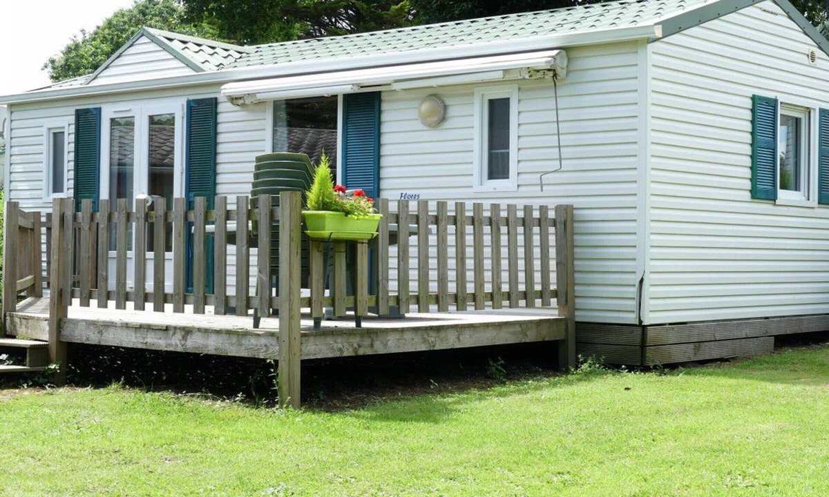 Saint-Nicolas des Eaux House | Comfortable mobile home with terrace in Bieuzy