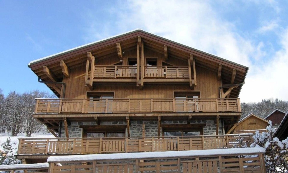 Meribel Apartment | Comfortable Spacious Quiet Apartment Sleeps 4 Large Sunny Balcony Stunning Views