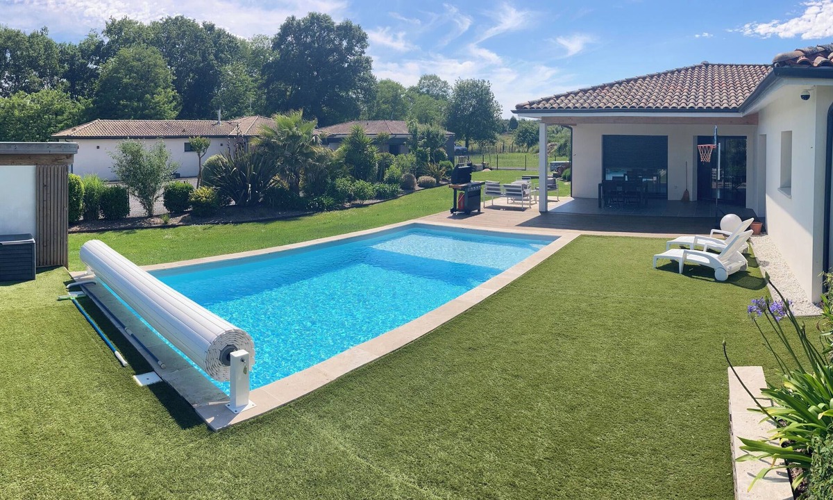 Orist House | Contemporary family home with swimming pool