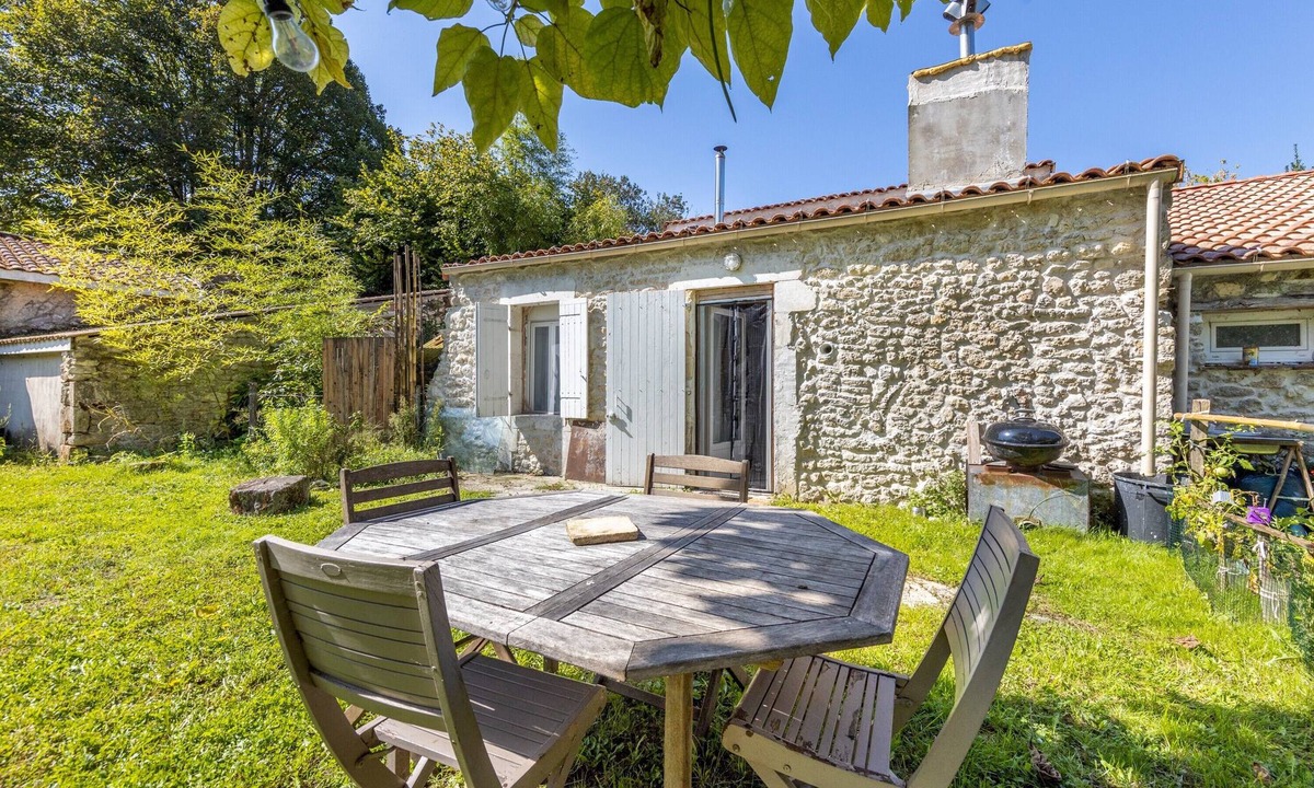 Saint-Germain-dEsteuil House | Cool Stone House in Amélie with Garden and Wi-Fi