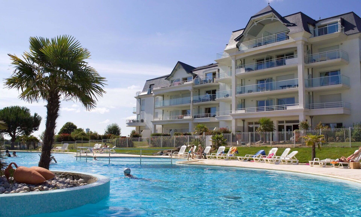 Coex Apartment | Cosy apartment for 6 guests with WIFI, pool, terrace, pets allowed and parking