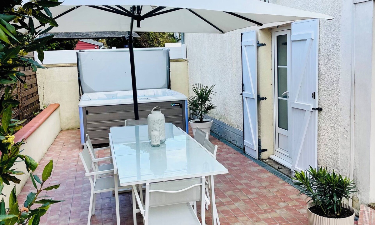 Briollay House | Cosy house with spa & garden near Angers