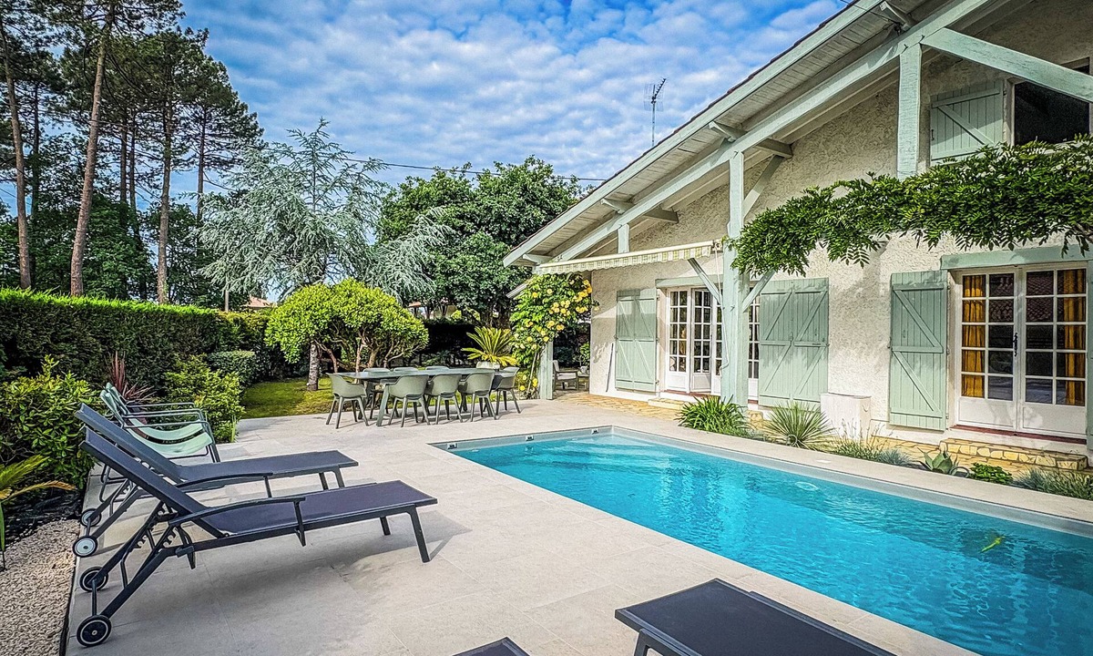 Andernos-les-Bains Villa | Cosy villa with heated pool- Garden, terrace and pétanque - near the Bassin
