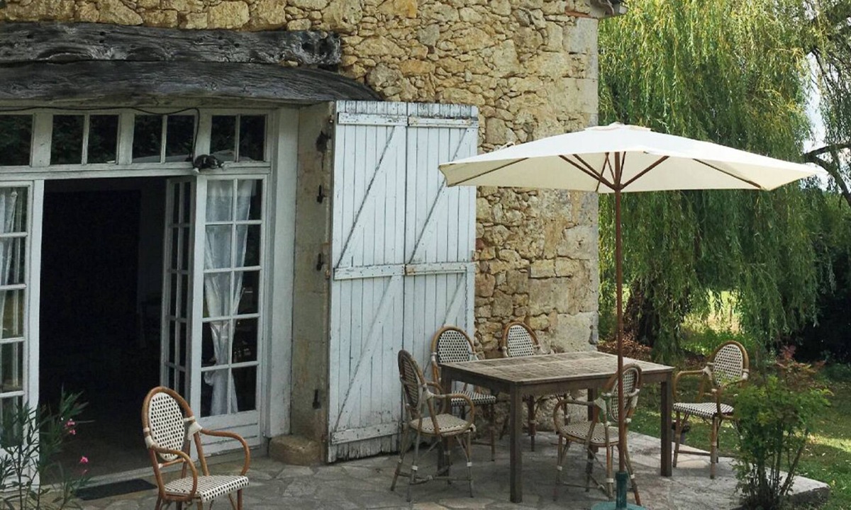 Beaumont House | Country house, 5 minutes from Larressingle, sleeps 4/6 with swimming pool
