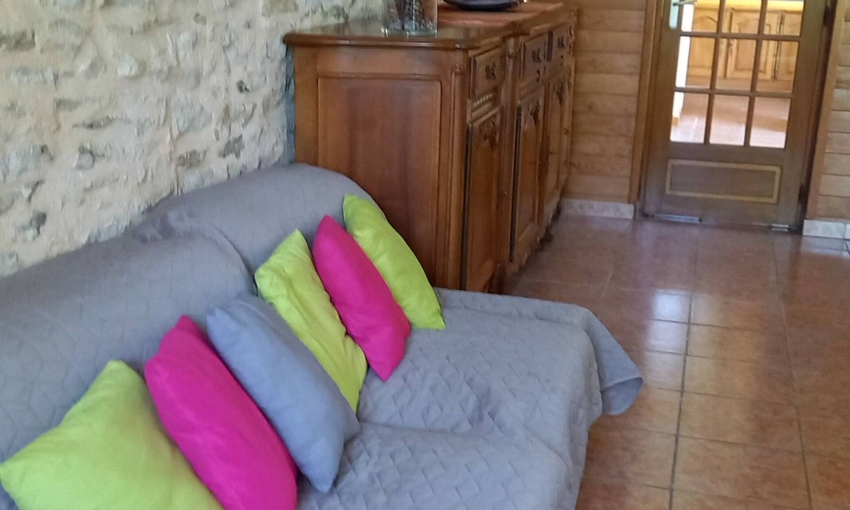 Reignac Apartment | Country house 5 minutes from the Citadelle of Blaye and Bordeaux vineyards