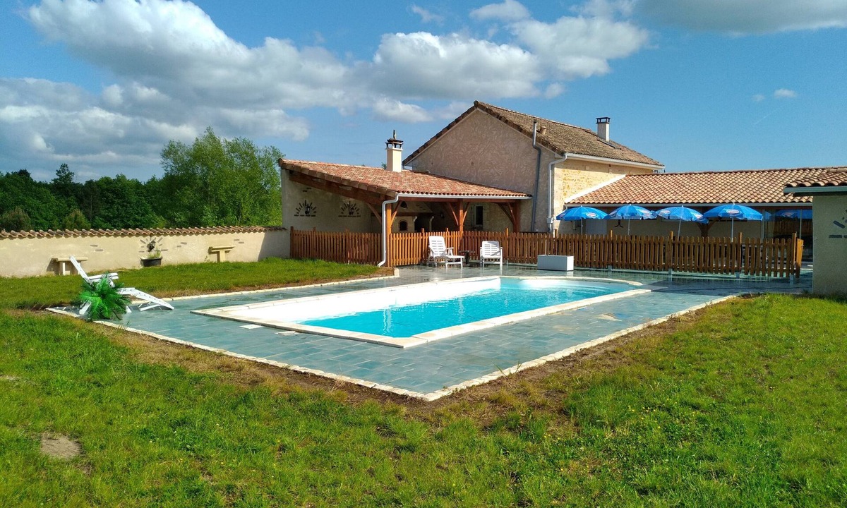 Guizengeard House | Country House 'Seul Au Monde' with Private Pool, Private Terrace and Private Garden