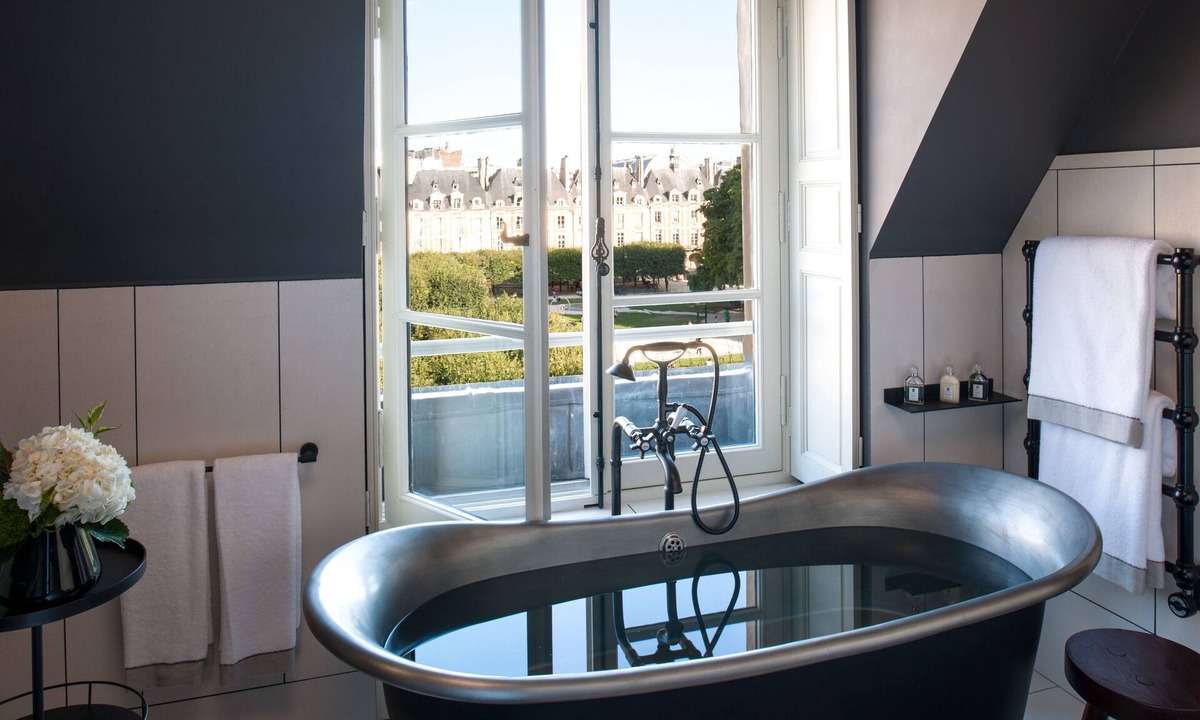 Marais Hotel | Cour des Vosges - Evok Collection