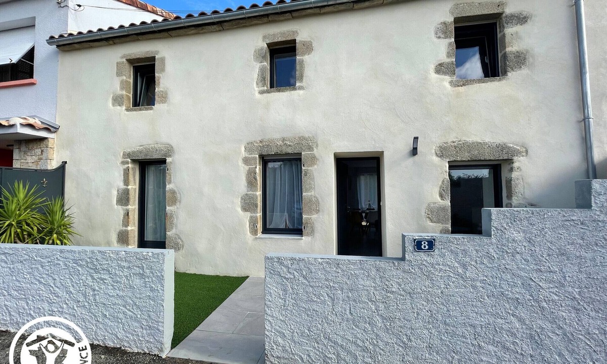 La Verrie Cottage | Cozy 6-Person Cottage in Chanverrie with Private Bathrooms, Kids' Play Area, and Terrace