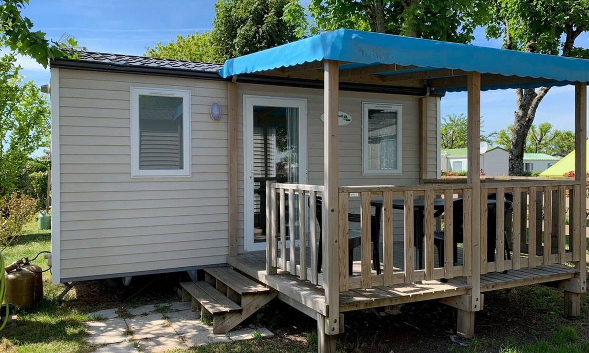 Arvert House | Cozy Mobile Home for 2, Terrace