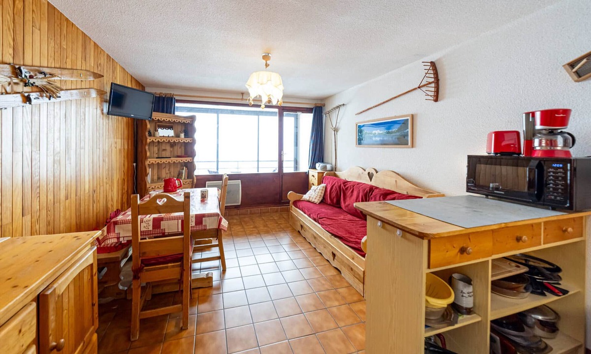 Saint-Francois-Longchamp Apartment | Cozy studio for 4 with balcony and TV in Saint-François-Longchamp