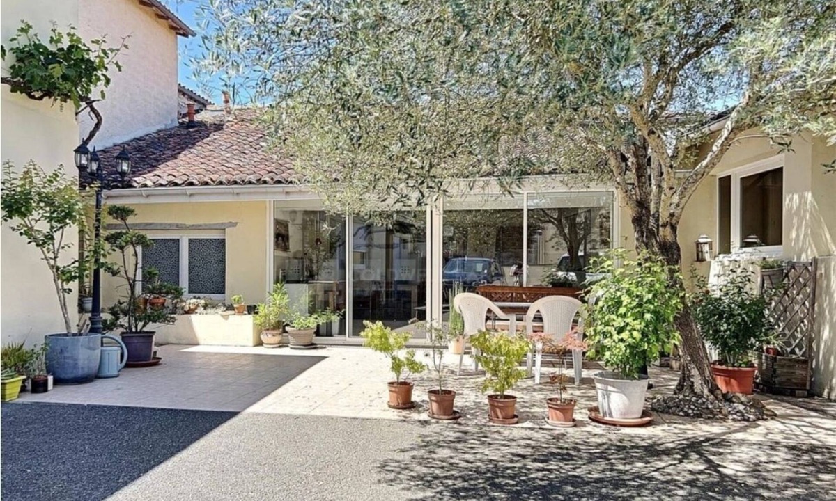 Cherac Bed & Breakfast | Demeure Olea 5 rooms 1 to 15 people linen and breakfast