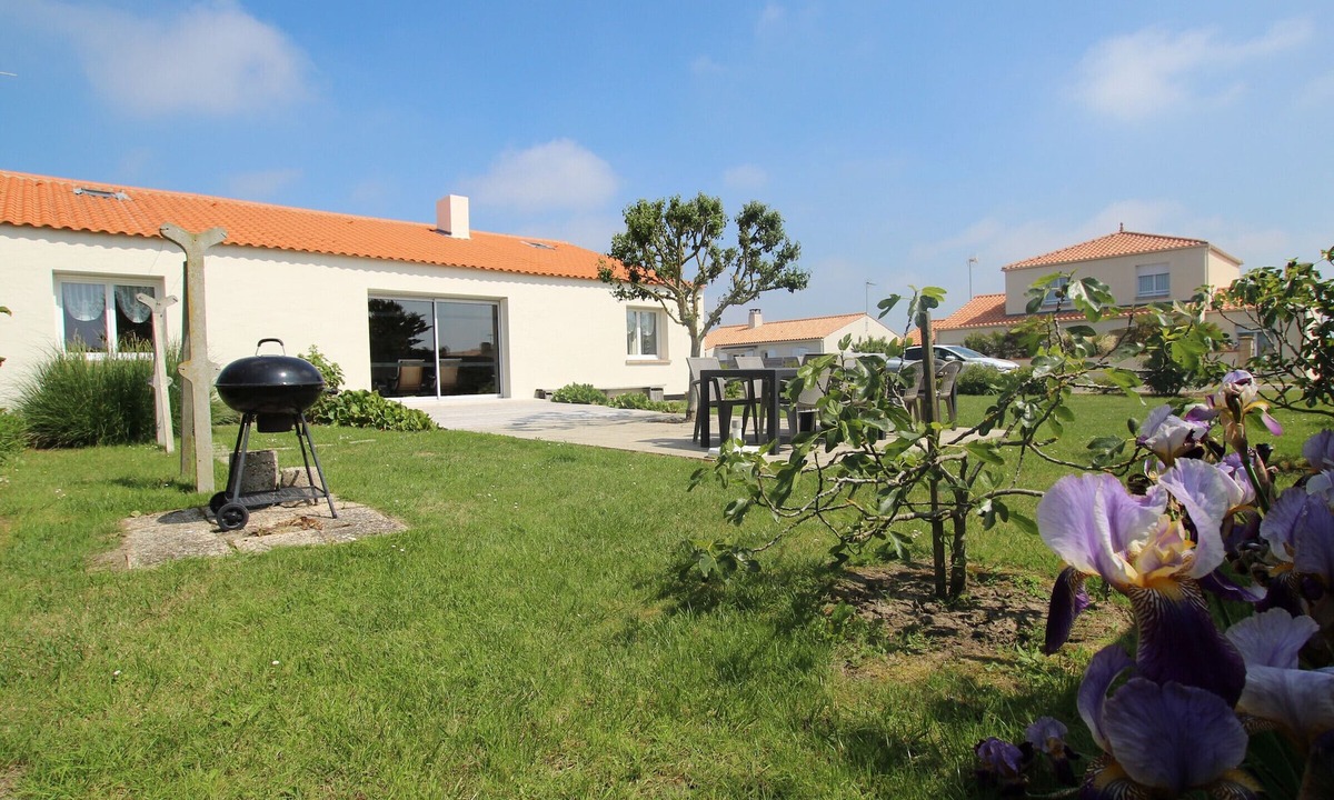 Bouin Cottage | Detached house with garden and BBQ, 3 bedrooms, near Marais birds