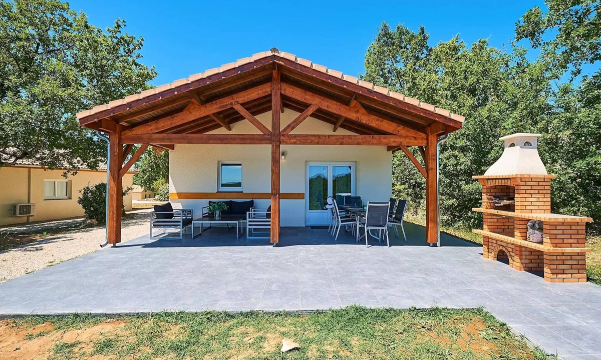 Mauroux Villa | Detached villa for 4 people, 1 bathroom, valley view; sleeps 6