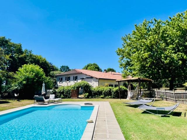 Chaunac House | Domaine Bardon - Deux Gîtes avec piscine pouvant accueillir jusqu'à 14 personnes à la campagne, Charente-Maritime