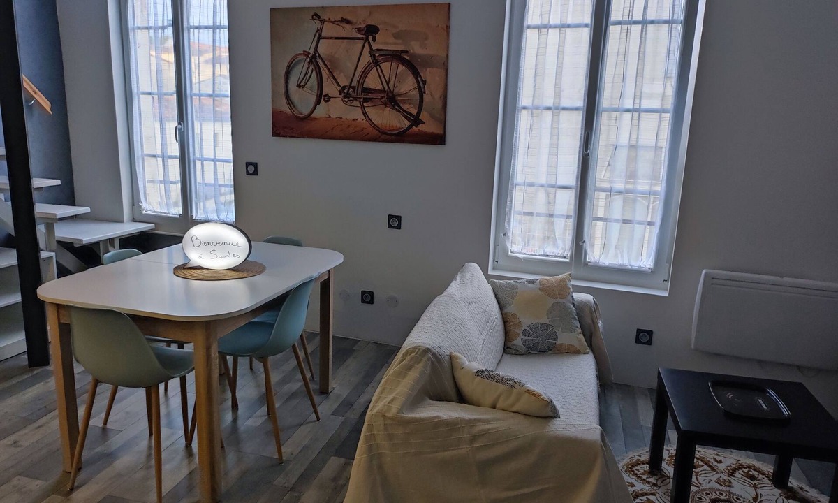 Saintes Apartment | Duplex near Abbey, station and town center