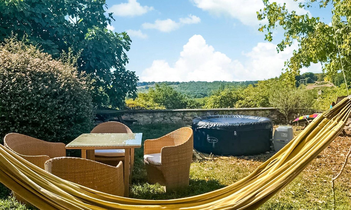 Velines House | Enjoy a wonderful time in this inviting vacation home in an idyllic location.