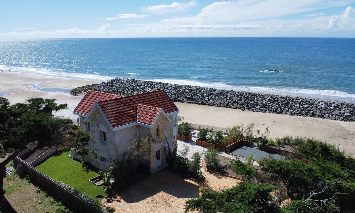 Soulac-sur-Mer Villa | Exceptional Villa Ocean View Private Beach Access