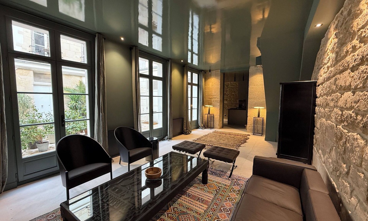 Quartier Sainte-Avoye Apartment | Fabulous Private House hidden at the back of courtyard in Le Marais. Full A/C