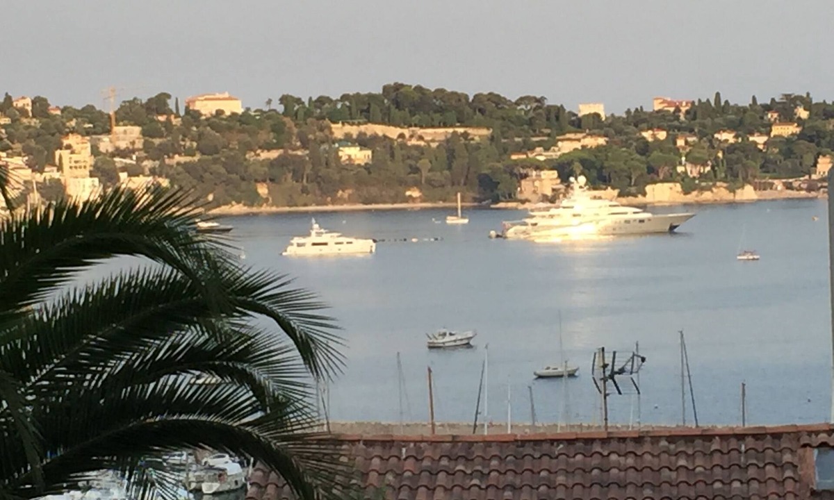 Villefranche-sur-Mer Apartment | Fabulous views of super yachts and sunsets, aircon, pool & garage - luxury