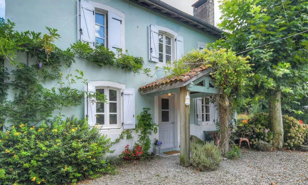 Autevielle-Saint-Martin-Bidere House | Riverside house with farm animals in Béarn