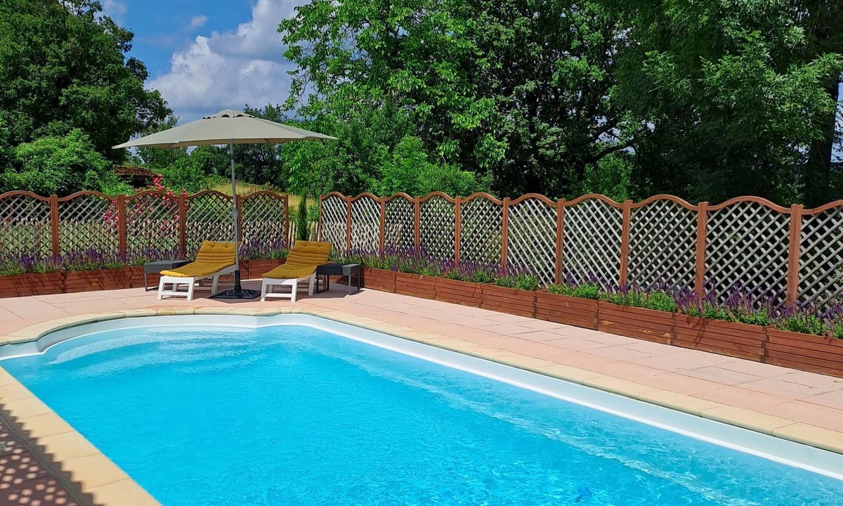 La Rochebeaucourt-et-Argentine House | Beautiful old barn with a private swimming pool in Dordogne