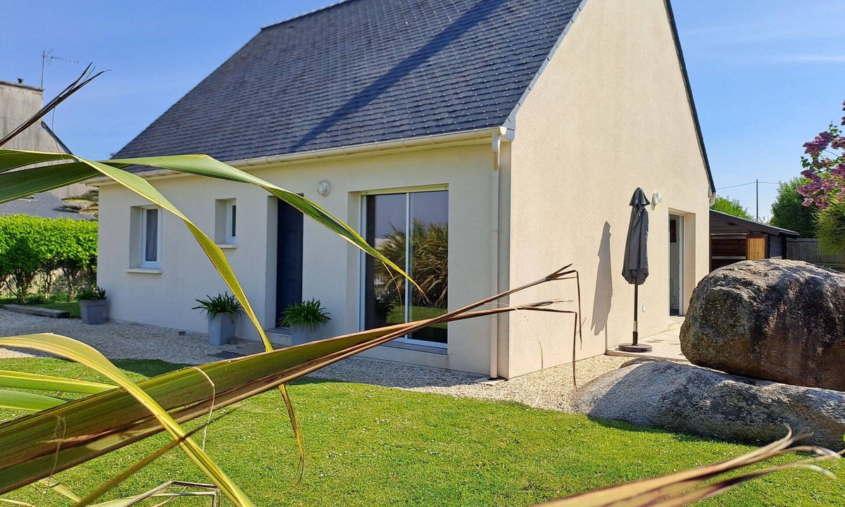 Porspoder House | From 357€ (ANCV approved): 3-star single-story house, beachfront, enclosed garden, pets allowed.