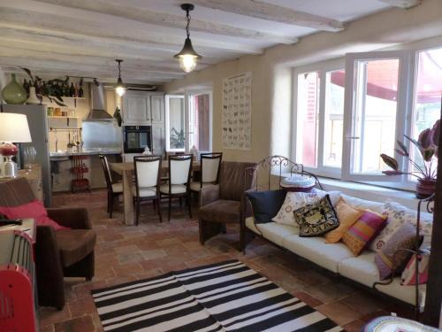 Vicq House | Gîte de Charme en Ferme du XVIIe siècle avec Internet - FR-1-489-166