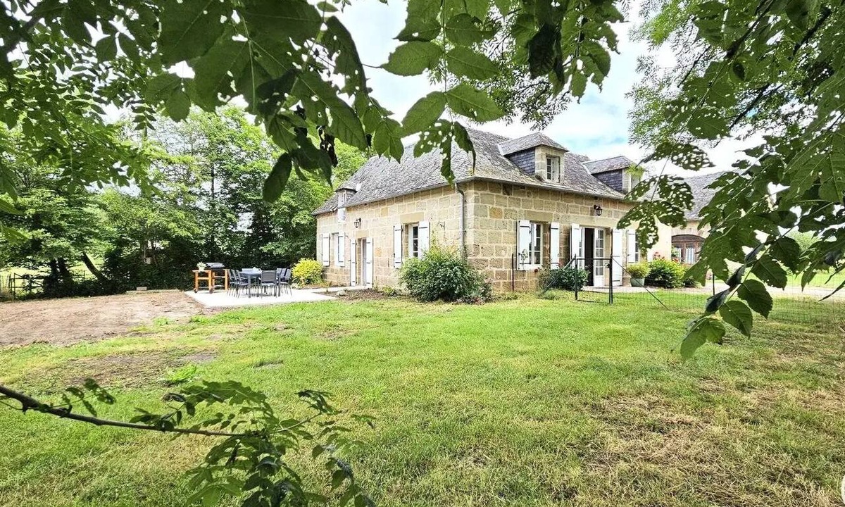 Saint-Pantaleon-de-Larche Villa | Gîte de France (sleeps 8)